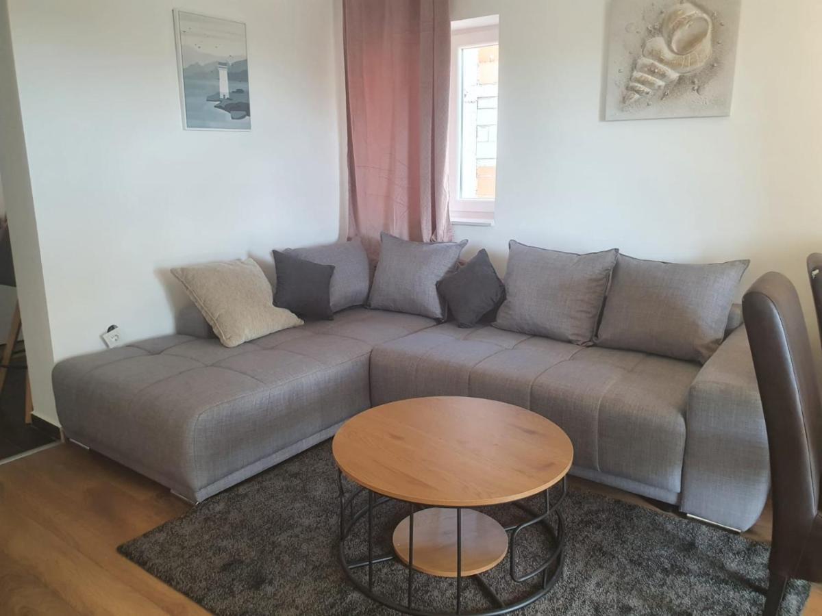 Muring Apartments Tribalj Eksteriør billede